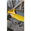 Image 12 : Yellow Electric Scooter with Galaxy 500 Branding