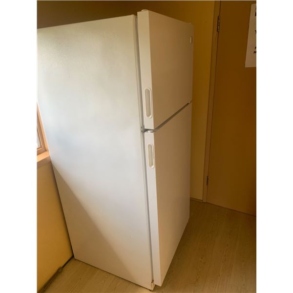 Kenmore Top-Freezer Refrigerator in White Finish