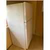 Image 1 : Kenmore Top-Freezer Refrigerator in White Finish
