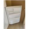 Image 3 : Kenmore Top-Freezer Refrigerator in White Finish