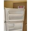 Image 4 : Kenmore Top-Freezer Refrigerator in White Finish