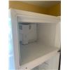 Image 5 : Kenmore Top-Freezer Refrigerator in White Finish