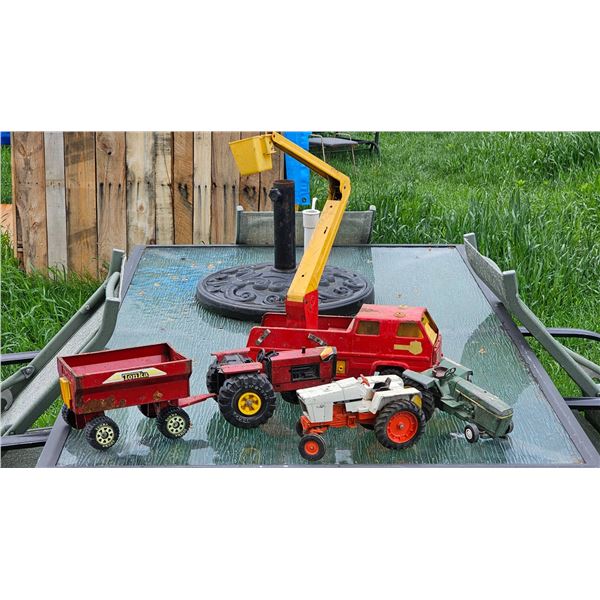 Vintage Tonka and Die-Cast Farm Toys with Vehicles and Accessories