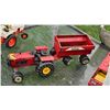 Image 8 : Vintage Tonka and Die-Cast Farm Toys with Vehicles and Accessories