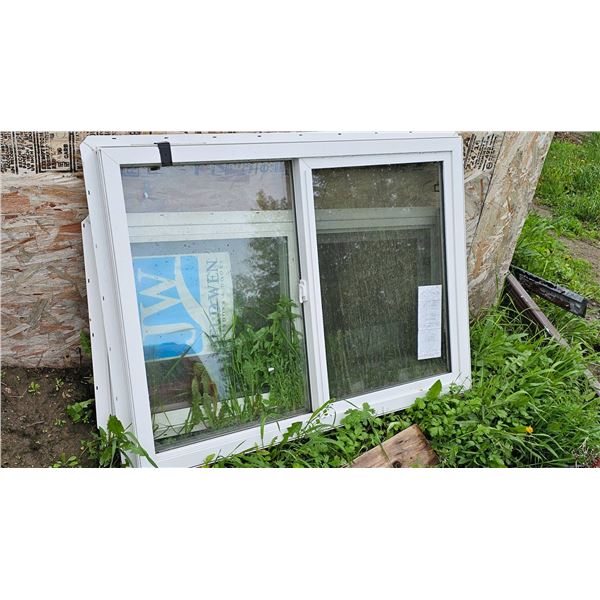Jeld-Wen Double-Glazed Vinyl Sliding Window with Screen