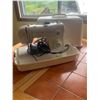 Image 1 : Singer Esteem II Sewing Machine with Foot Pedal and Carrying Case
