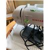 Image 3 : Singer Esteem II Sewing Machine with Foot Pedal and Carrying Case