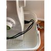 Image 5 : Singer Esteem II Sewing Machine with Foot Pedal and Carrying Case