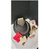 Image 10 : Vintage Costume Jewelry Set Featuring Necklaces, Brooches, and Bracelets