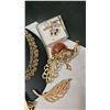 Image 14 : Vintage Costume Jewelry Set Featuring Necklaces, Brooches, and Bracelets