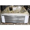 Image 1 : *SUNRANS 7 SEAT AND 1 LOUNGER HOT TUB MODEL SR832A*BAILIFF SEIZURE*