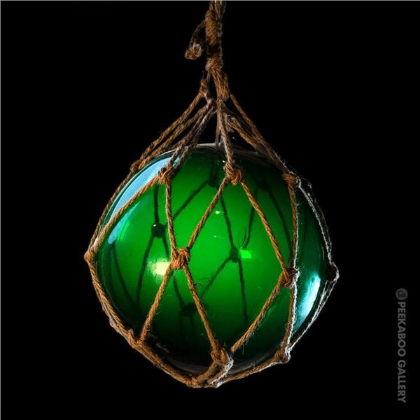 ORIGINAL OCEANIC ARTS 10" EMERALD GREEN GLASS FLOAT IN NETTING.