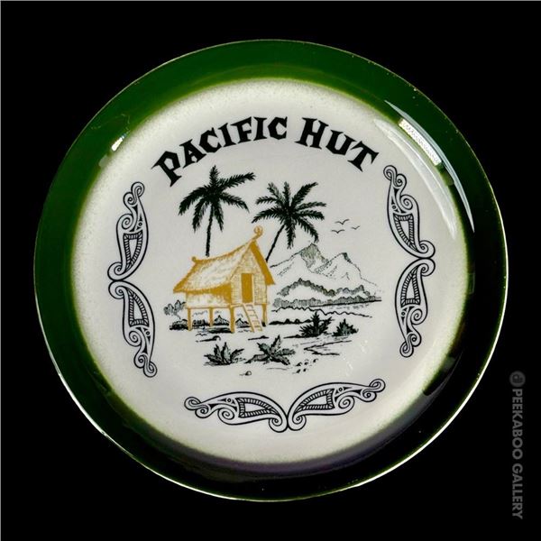 RARE COLORFUL GRAPHIC SERVING DISH FROM "PACIFIC HUT" IN BROCKTON, MA.