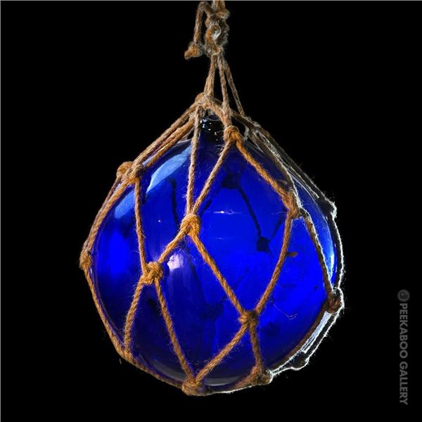 ORIGINAL OCEANIC ARTS 10" ROYAL BLUE GLASS FLOAT IN NETTING.