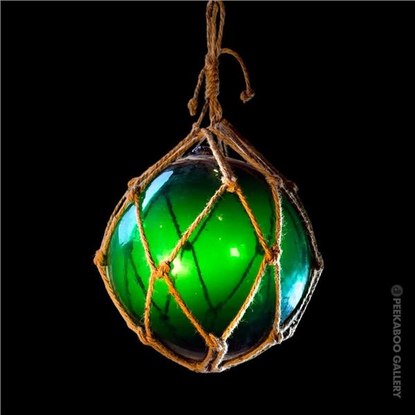ORIGINAL OCEANIC ARTS 10" EMERALD GREEN GLASS FLOAT IN NETTING.
