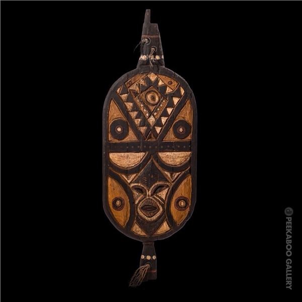 HAND-CARVED ONE-OFF LEROY SCHMALTZ "AFRICAN GEOMETRIC FACE" WALL CARVING.