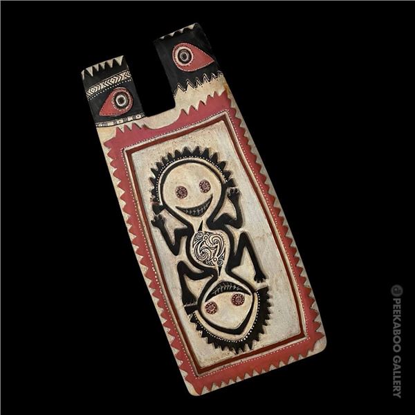 THE FAMOUS OCEANIC ARTS #402 NEW GUINEA "BOY/GIRL" SHIELD SAMPLE CARVING.