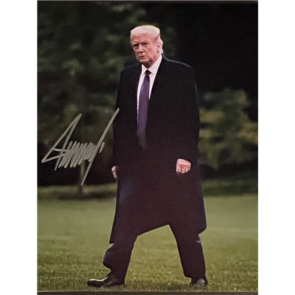 47th US President Donald Trump signed photo