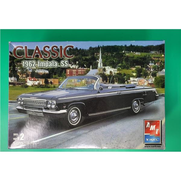 Unbuilt AMT Ertl Classic 1962 Impala SS 1:25 Scale Model Kit