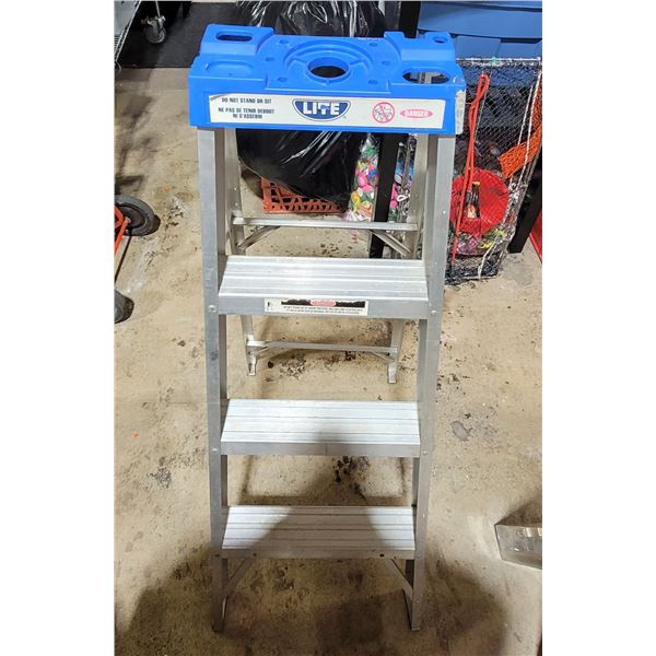 Lite 4-Step Ladder