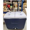 Image 1 : Rubbermaid Rolling Cooler