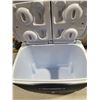 Image 3 : Rubbermaid Rolling Cooler