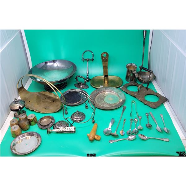 Collectables, metal pieces and Spoons