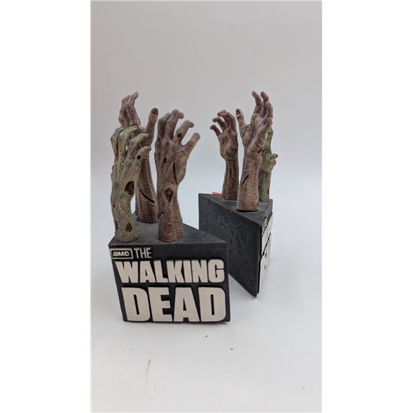 The Walking Dead, Zombie Hands bookends