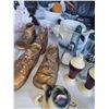 Image 5 : Decorative Salt and Pepper Shakers with Tableware and Figurines