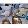 Image 8 : Decorative Salt and Pepper Shakers with Tableware and Figurines