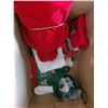 Image 2 : Christmas Mystery Lot Featuring Decor, Figurines, and Accessories