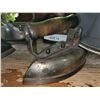 Image 3 : 4 Vintage Cast Iron Irons with Wood and Metal Handles