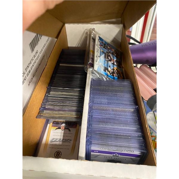 BOX OF HOCKEY CARDS