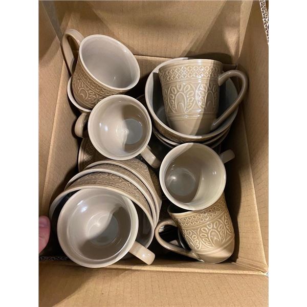 PLATE AND BOWL AND COFFEE MUG SET