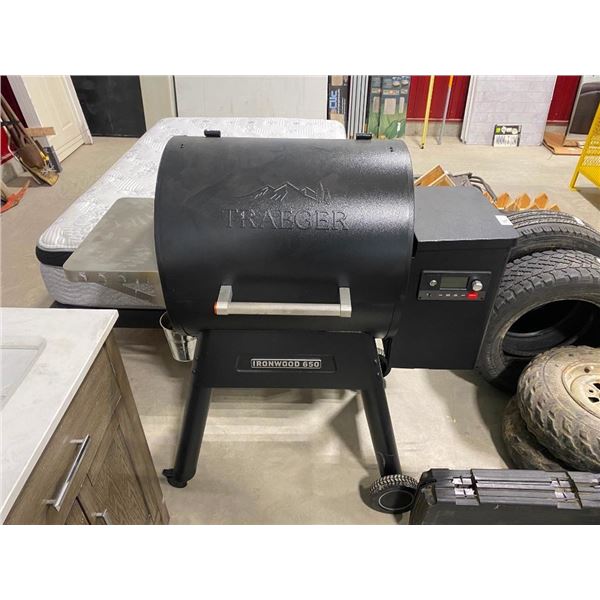 TRAEGER PELLET GRILL- CORDS ARE THERE