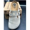 Image 4 : Royal Canadian Women's Suede Clogs, Size 9
