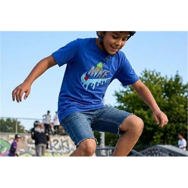 Nike Kids Blue Graphic T-Shirt, Size M