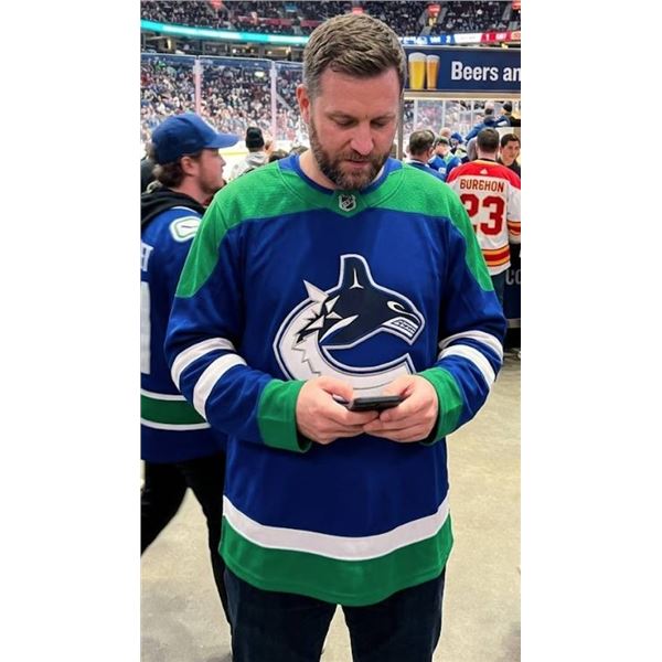NHL Vancouver Canucks Jersey XL Blue and Green Long Sleeve