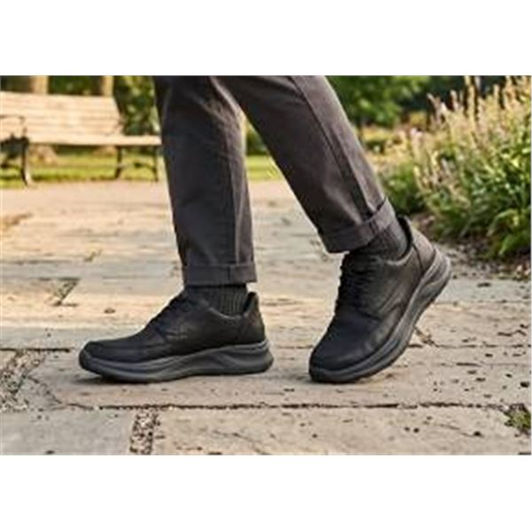 Skechers Swift Fit Black Sneakers Size 11