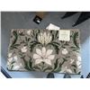 Image 5 : Lot of 2 Hooked Accent Rugs 22x38 in
