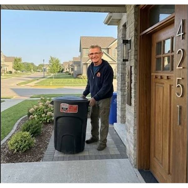 Rubbermaid Roughneck 32 Gallon Trash Can