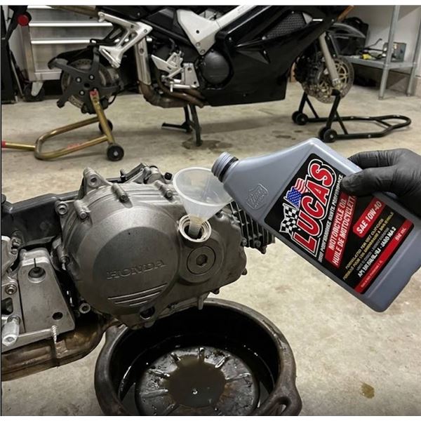 6 x 946ml Lucas High Performance Motorcycle Oil SAE 10W