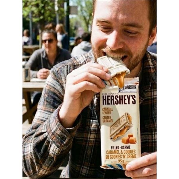 Hershey's Cookies n' Creme Filled Salted Caramel Chocolate 14 x 95g