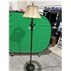 Image 2 : QF0402H Standing Floor Lamp with Gold Shade