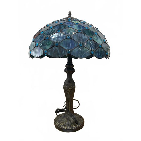 Tiffany-style stained glass table lamp