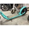 Image 7 : Breeze Scooter with Flat Tires