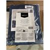 Image 2 : Lot of 2 Amazon Basics Microfiber Towels