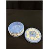 Image 2 : Very Nice Vintage Wedgewood Blue Jasperware Trinket Lidded Dish 5" Diameter