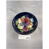 Image 1 : Vintage Moorcroft Pottery Bowl in Hibiscus Pattern 5.5" Diameter 2" Tall