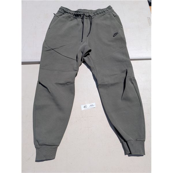 Nike Sportswear Tech Fleece Joggers Green Size M